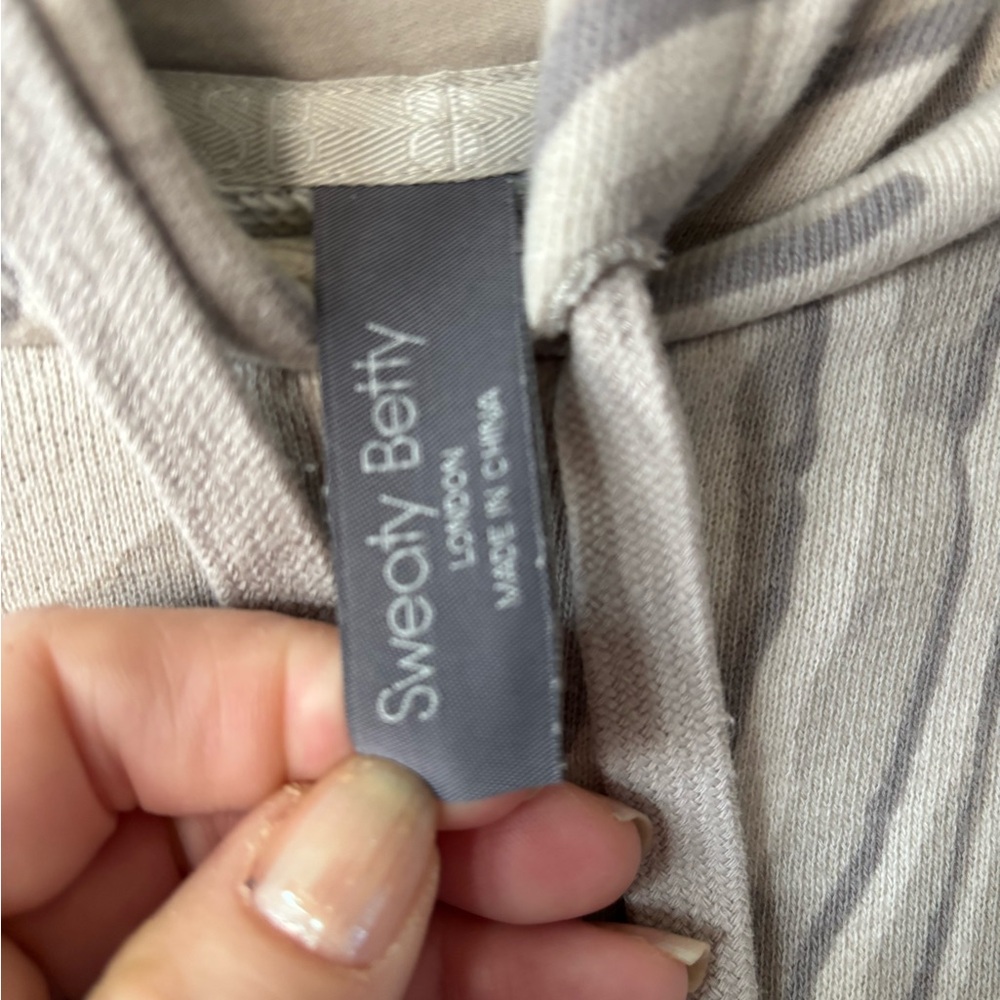 Sweaty Betty Essentials Hoodie Zebra Pullover Boxy Cropped Sweatshirt, XXL Gray - Picture 6 of 10